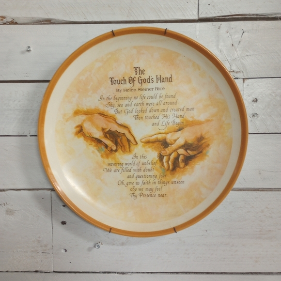 Cream and Gold Decorative Serveware Plate with Antique Illustration - Picture 1 of 9